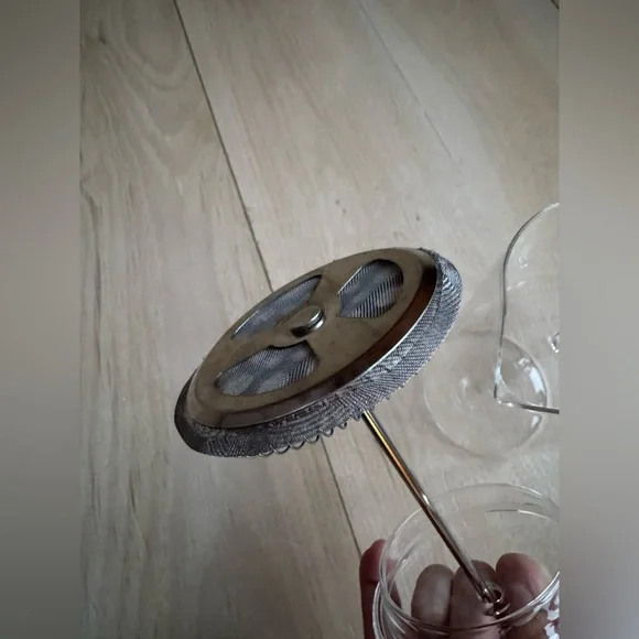 YIELD Borosilicate Glass French Press - Picture 3 of 3